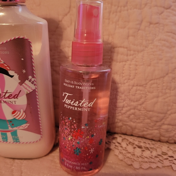 Bath & Body Twisted Peppermint Bundle - Picture 5 of 5